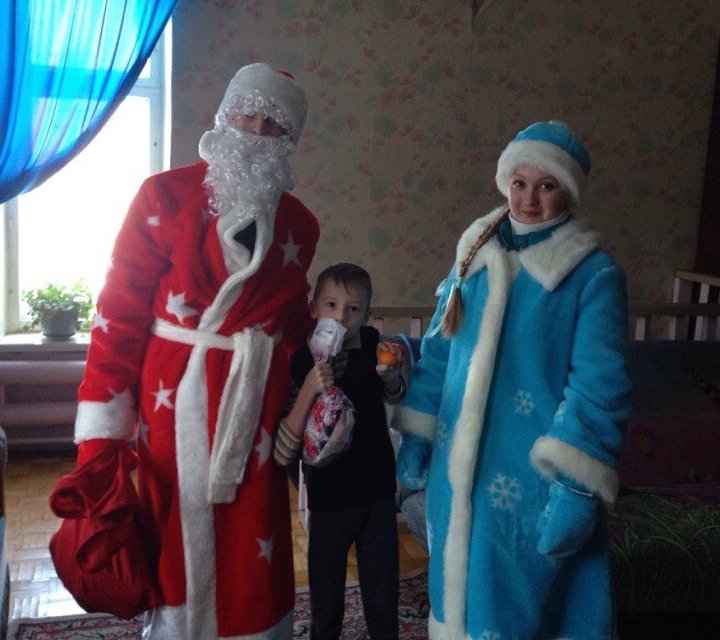 В рамках благотворительной акции дети получили рождественские подарки