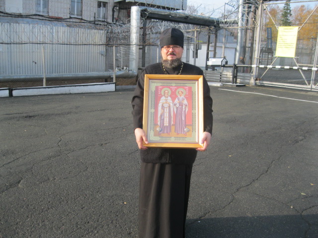 Икона с частицей мощей воткинских святых принесена в Исправительную колонию № 8
