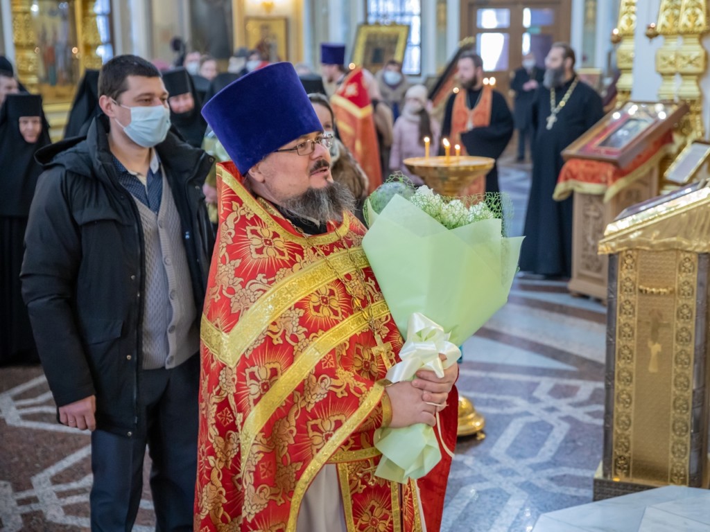 Настоятель храма и представители прихода поздравили Митрополита Викторина с Днём Ангела