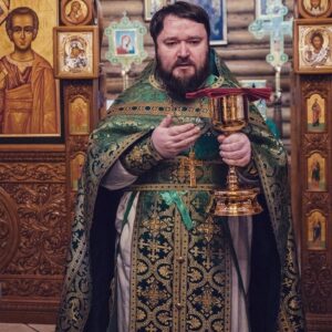 Для служения на приходе храма свт. Василия Великого д. Хохряки назначен священник Николай Середа.