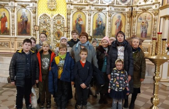 С детьми и родителями воскресной школы побывали на экскурсии в Александро-Невском соборе