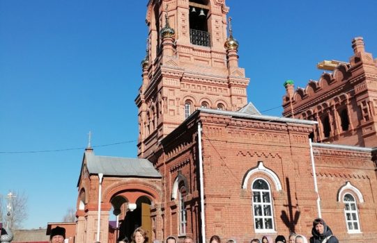 В соседнем с. Ягул, в храме Первоверховных апостолов Петра и Павла замироточили икона Спасителя нашего Иисуса Христа и икона Божией Матери.