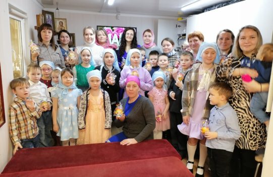 24 ноября в России  отмечается День матери.