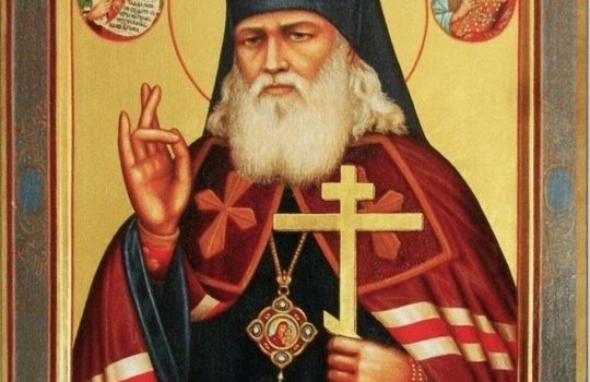 Сегодня день памяти обре́тения мощей святителя Луки (Вой­но-Ясе­нец­ко­го), архиепископа Крымского.