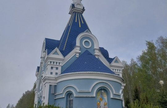 В Светлую пятницу- празднование Живоносного Источника – Пресвятой Богородицы, родившей Спасителя мира.
