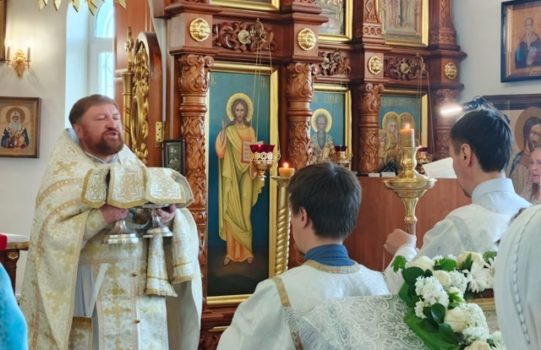 1 июня, в первый воскресный день лета в нашем храме прошла Божественная Литургия.