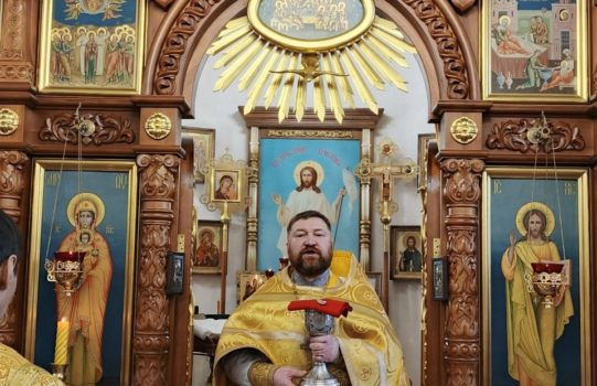Воскресная Литургия.