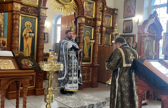 Литургия Преждеосвященных Даров в предпоследнюю неделю Великого Поста прошла сегодня в нашем храме.
