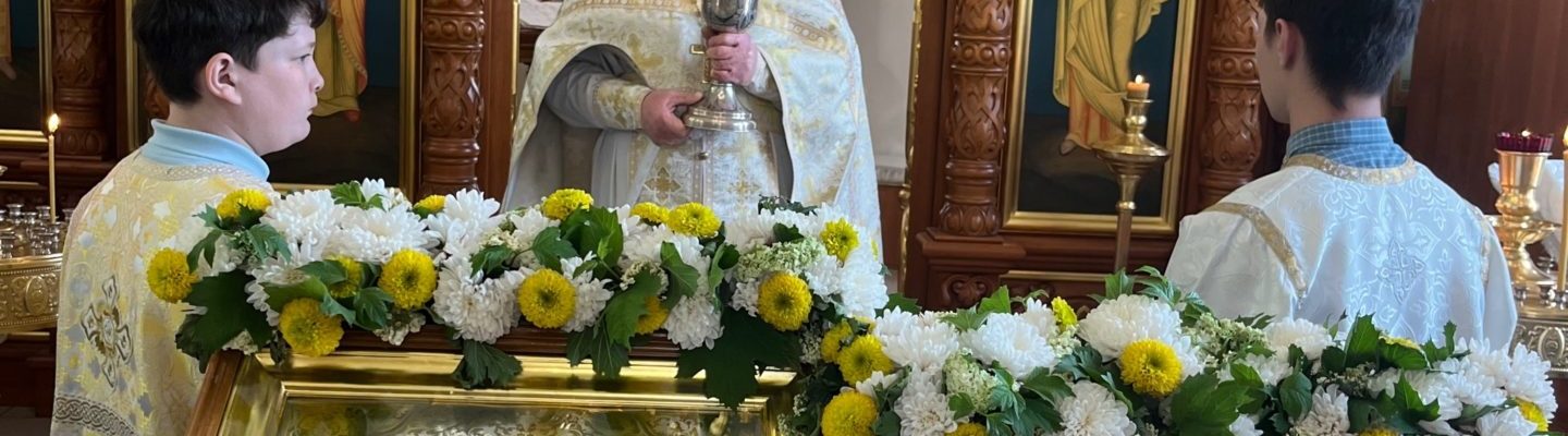 Сегодняшний Воскресный день начался с Божественной Литургии в нашем храме.