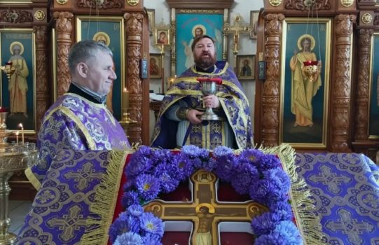 14 августа -Происхождение (изнесение) Честных Древ Животворящего Креста Господня и начало Успенского поста.