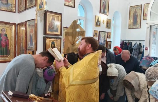 Воскресная Литургия прошла сегодня в нашем храме.