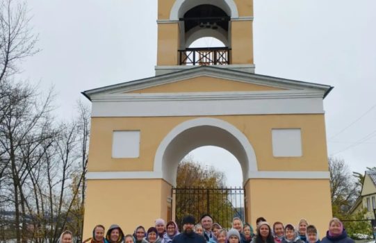 Решили прихожане нашего храма и храма ап.Петра и Павла с.Ягул объединиться и съездить вместе в паломническую поездку!